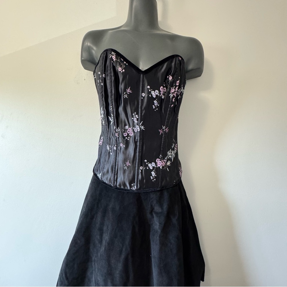 Luxurious Black
Satin Brocade Corset (M)